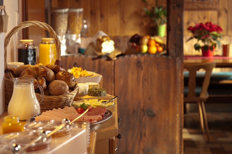 boulangerie-CANNES-min_breakfast_buffet_food_restaurant_meal_hotel_plate_fresh-718745